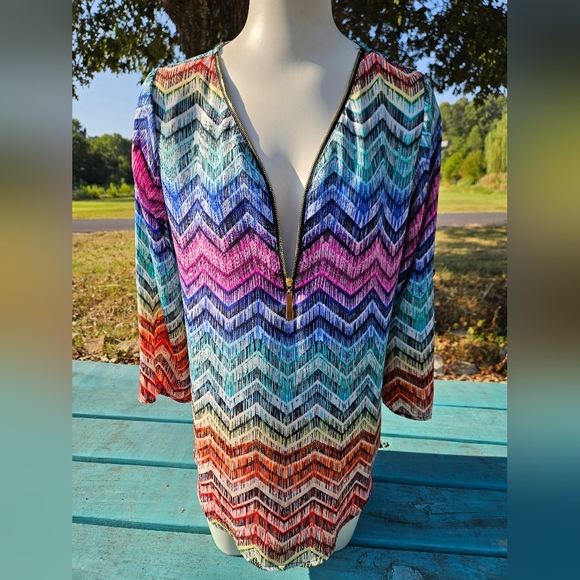 Tacera Zip Zig Zag Rainbow Top - Picture 2 of 8
